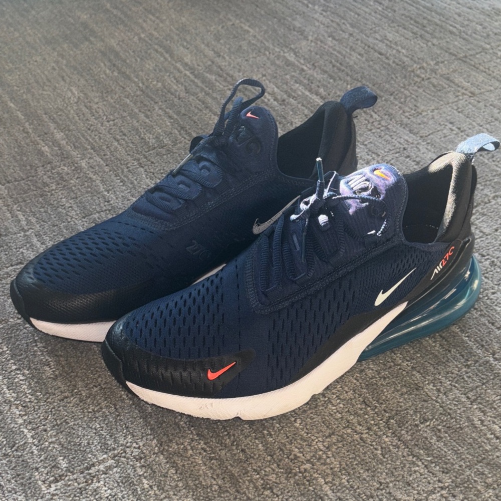 Nike Air Max 270
Midnight Navy Bright Crimson